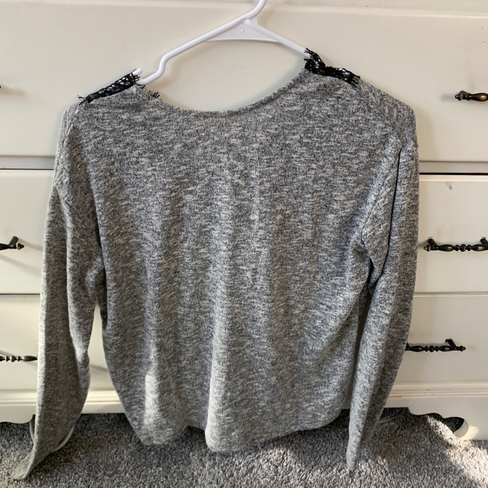 Long sleeve gray sweater